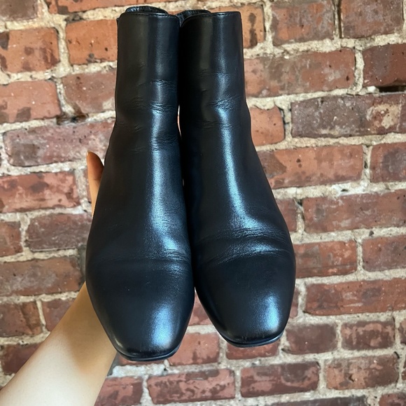 Stuart Weitzman Accordion Chelsea Boots size 6 - Picture 4 of 10